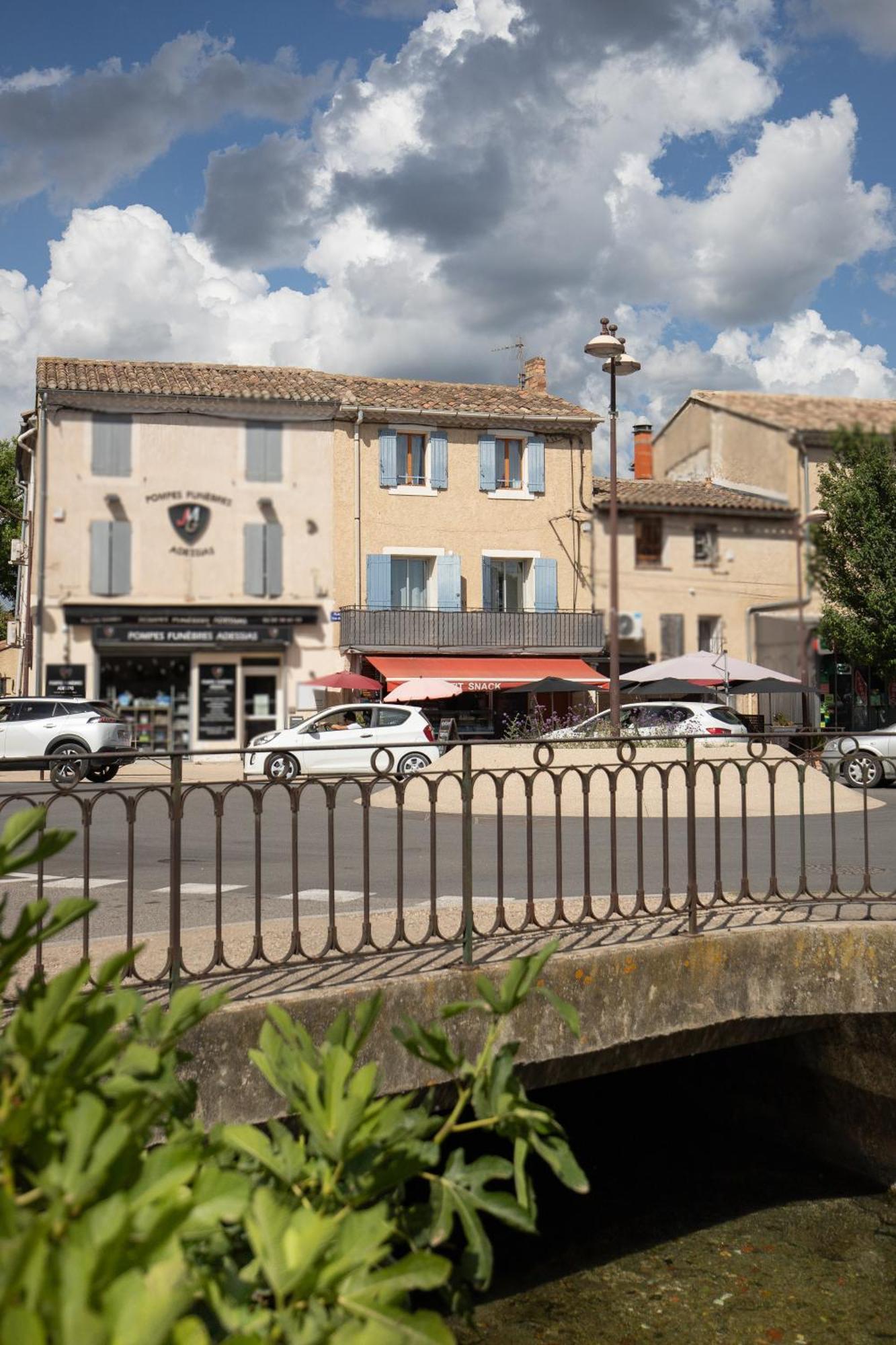 Le Partage Des Eaux - 4 Couchages - Hypercentre - Clim - Wifi Leilighet LʼIsle-sur-la-Sorgue Eksteriør bilde