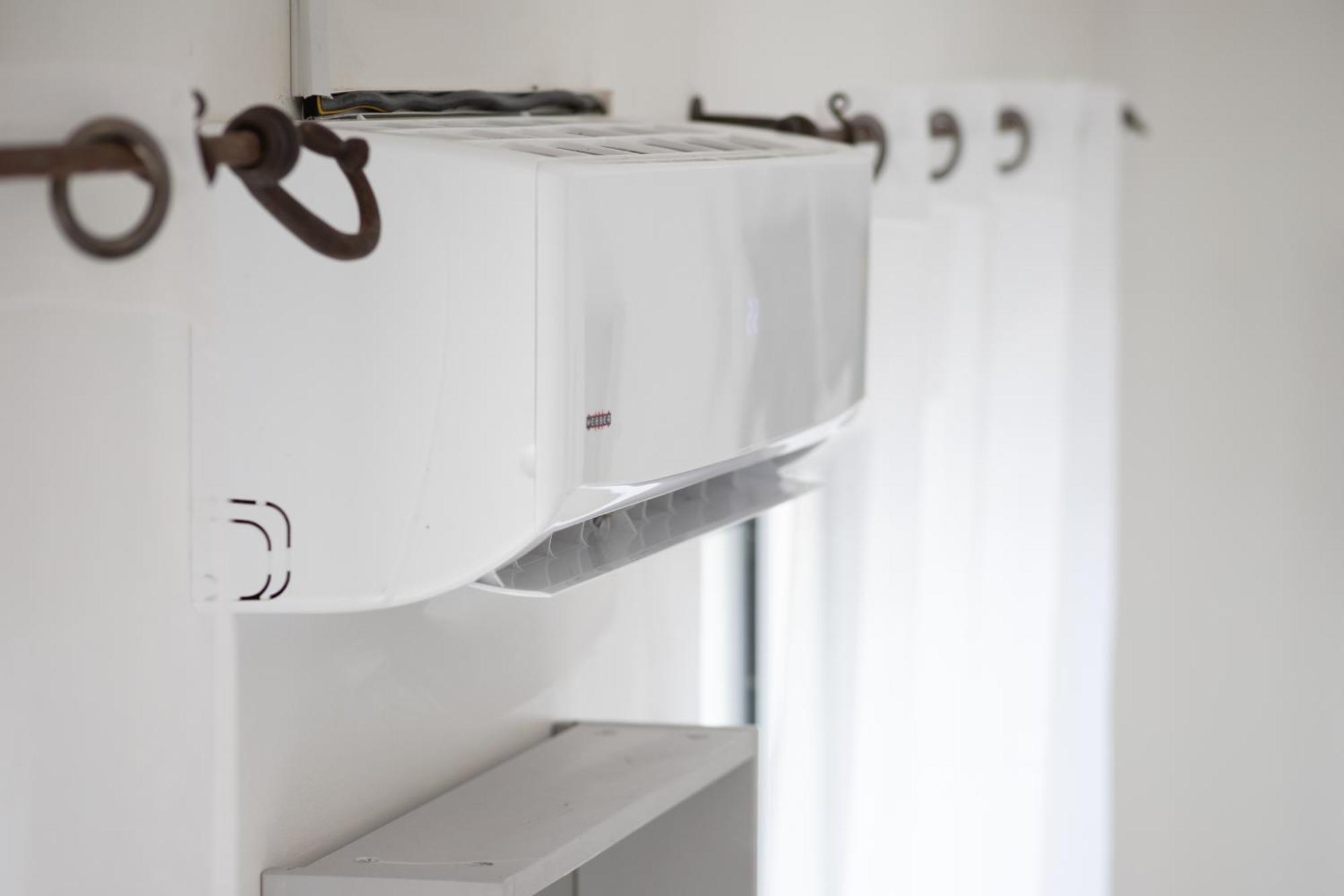 Le Partage Des Eaux - 4 Couchages - Hypercentre - Clim - Wifi Leilighet LʼIsle-sur-la-Sorgue Eksteriør bilde